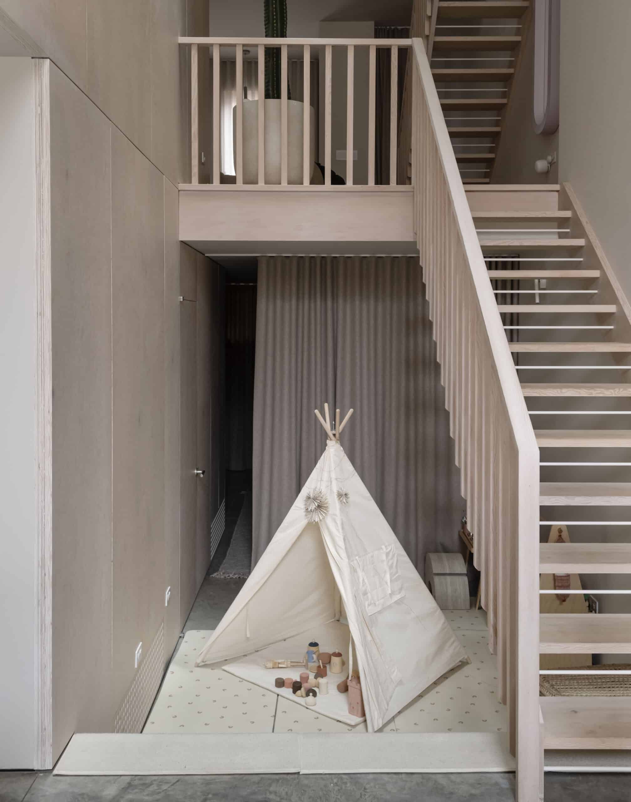 STAIRS UP WITH TEPEE